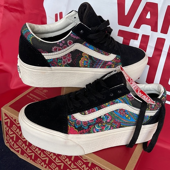 Vans Old Skool
Paisley Bloom Black
VNOA7Q5MBLK
WMNS Platforms - sneakers - Picture 11 of 16